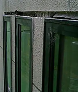 新築時から施工されて無かったサッシ枠の再防水施工