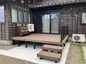 【after】サッシも掃き出し窓へ交換してリビングからウッドデッキへ出られるようにしました。