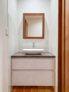 【after】新設の洗面化粧台は人気のアイカ工業のスマートサニタリー