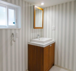 【after】コンパクトなかわいい洗面化粧台です。