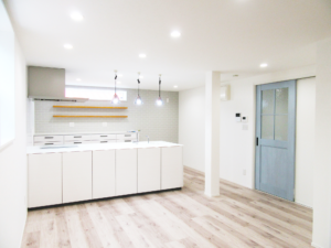 【after】玄関横のLDKは開放感のある空間になりました。