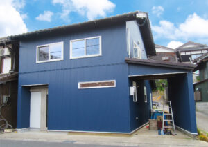 【after】外壁を張替え、玄関・窓の位置が変わりました。明るい印象になりました。