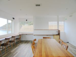 観光客だけでなく地元の方にも気軽に使っていただけるスペースにしました。