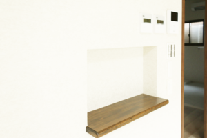 【after】計画時に忘れがちなルーター類の置き場。ニッチを設けてスペースを作りました。