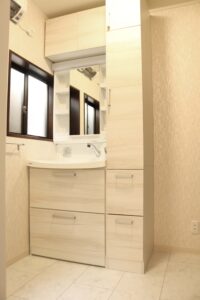 【after】洗面台はクリナップのファンシオ。洗面ボウルが広く深いので、洗濯物の予洗いにも便利です。