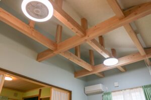 勾配天井で開放的です