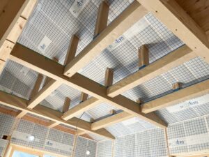 デコス断熱工事中