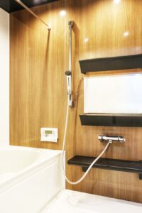 【after】木目×ブラックのスタイリッシュなバスルームになりました。