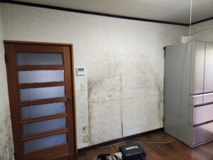 【before】クロスの汚れが目立っていました